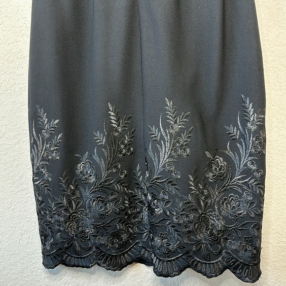 Betsy Johnson Embroidered Scalloped Hem Black Dress Size 4 - Picture 10 of 16